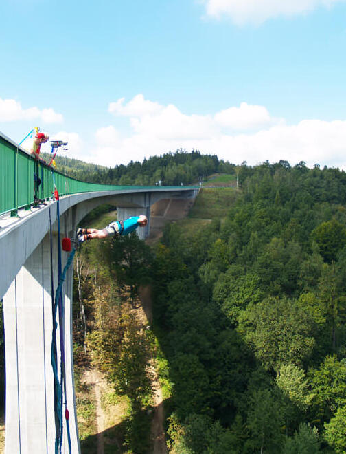 Bungee jumping - skok z mostu