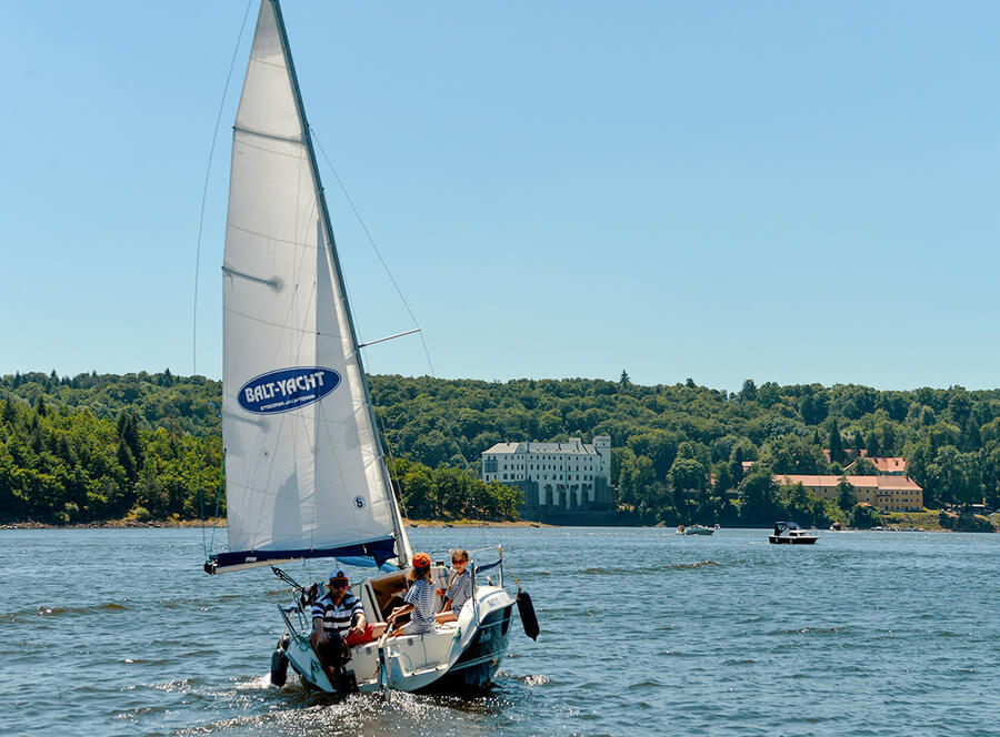 Den na plachetnici se školením jachtingu na Orlíku