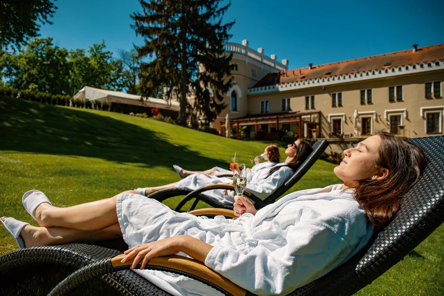 Noc na zámku s degustačním menu a wellness