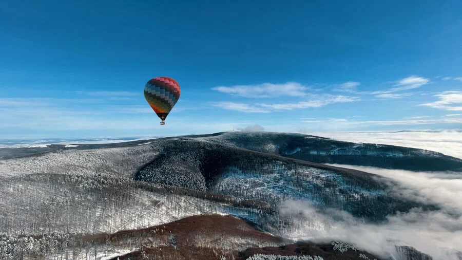 Expediční let balónem: česká zimní krajina