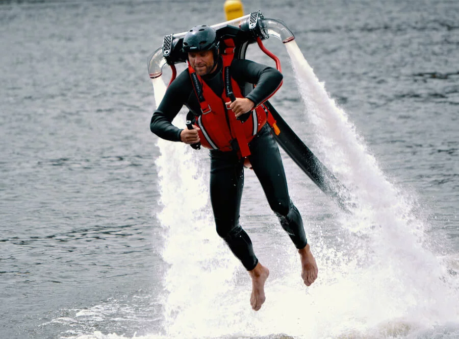 Flyboarding, hoverboard a jetpack 3v1