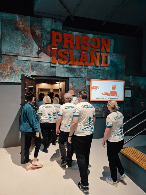 Akční týmová hra Prison Island a virtuální realita VEX