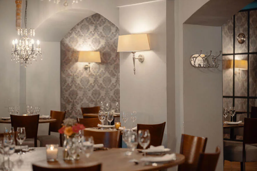 4chodové menu s neomezenou konzumací vína a piva na zámku Ctěnice 4chodové menu s neomezenou konzumací vína a piva na zámku Ctěnice
