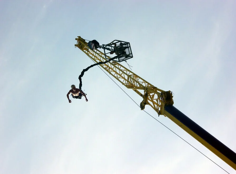 Bungee Extrém v Olomouci - seskoky z jeřábu z 50 m