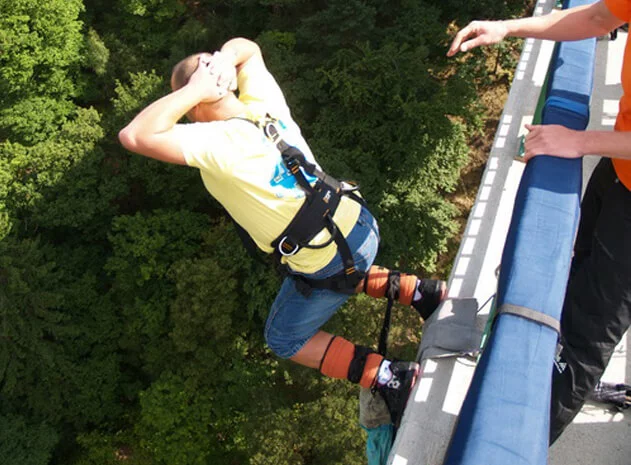 Bungee jumping - skok z mostu