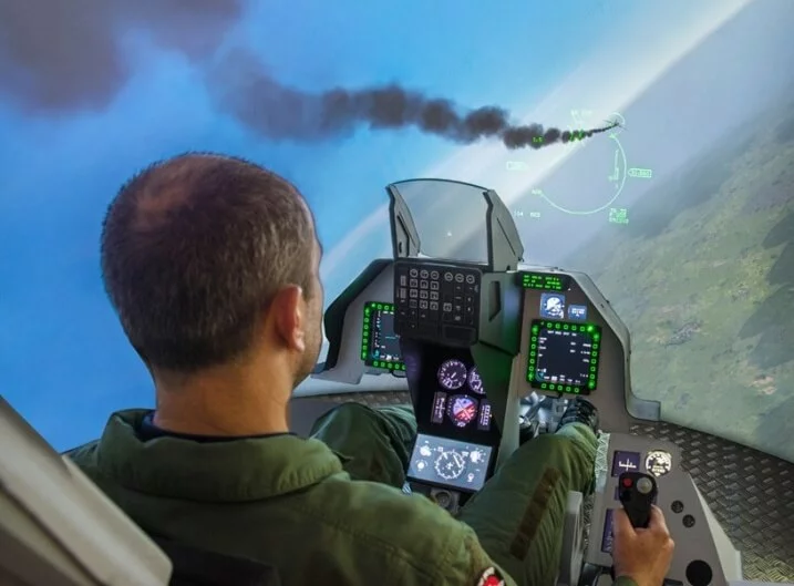 Simulátor F16 s armádním pilotem - 60 min.