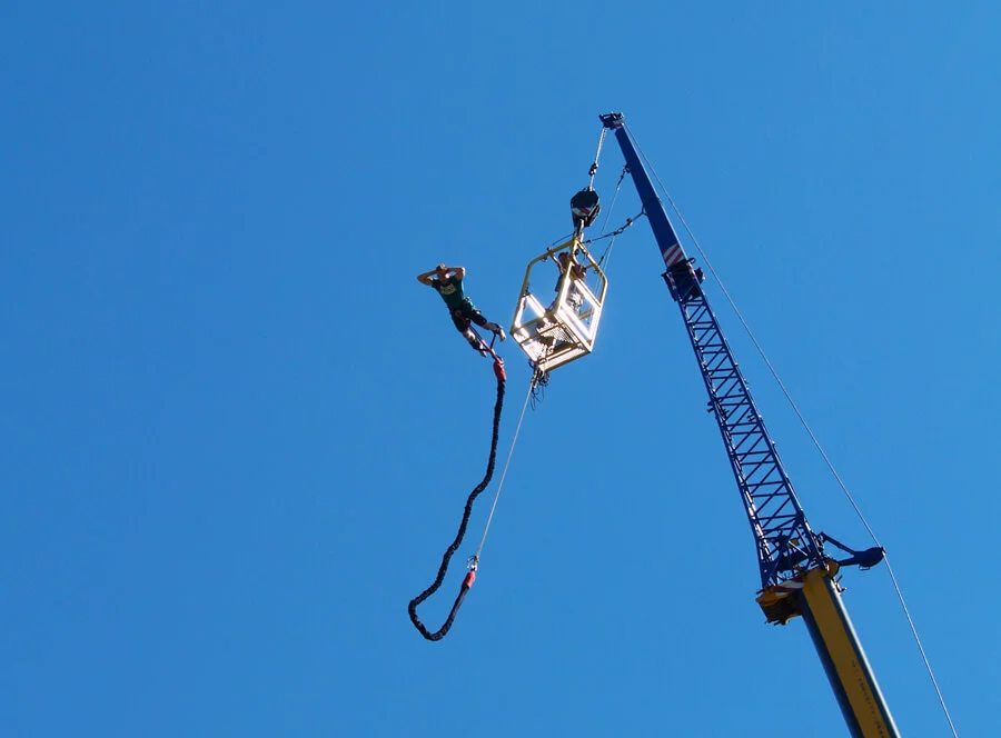 Bungee Extrém v Brně - seskoky z jeřábu ze 110 m