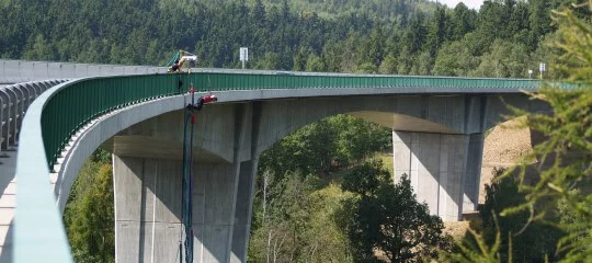 Bungee jumping - skok z mostu