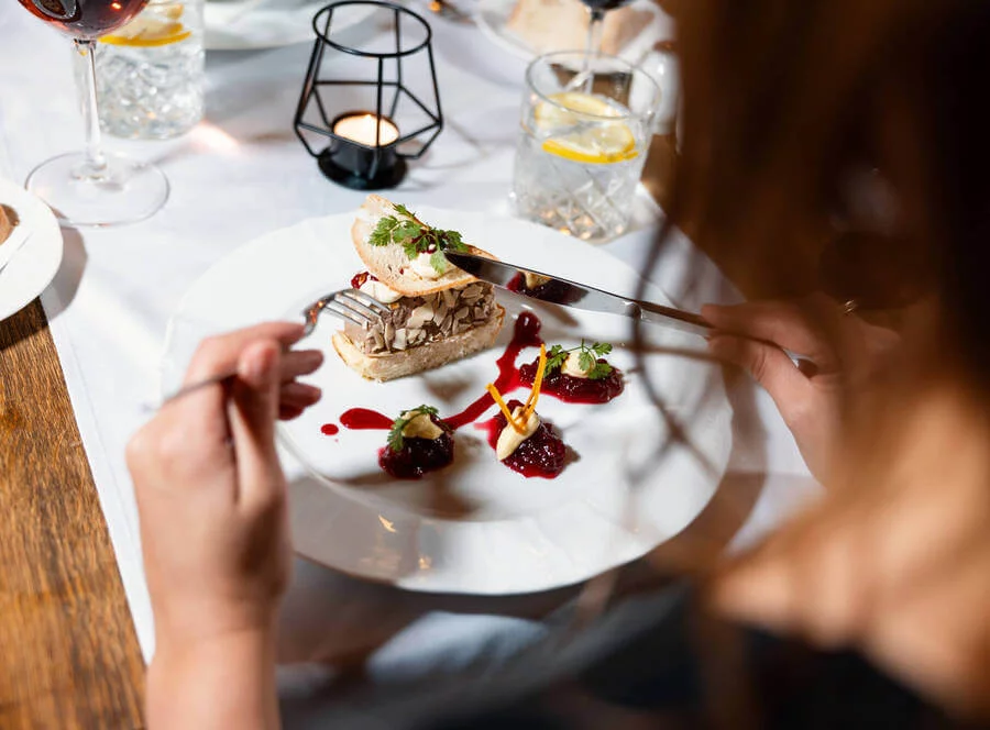 4chodové menu s neomezenou konzumací vína a piva na zámku Ctěnice 4chodové menu s neomezenou konzumací vína a piva na zámku Ctěnice